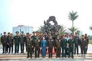 Cambodian delegation lays wreath at Viet Nam-Cambodia Friendship and Solidarity Monument